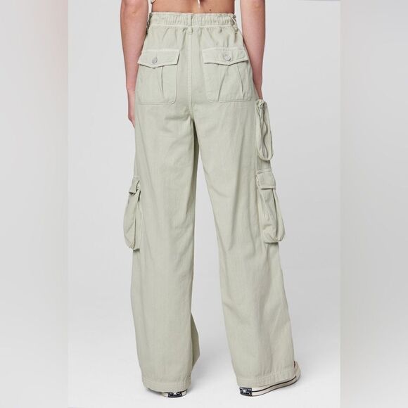 Blank NYC Franklin In Powder Puff Cargo  Pants Women's Size Small - Picture 3 of 12